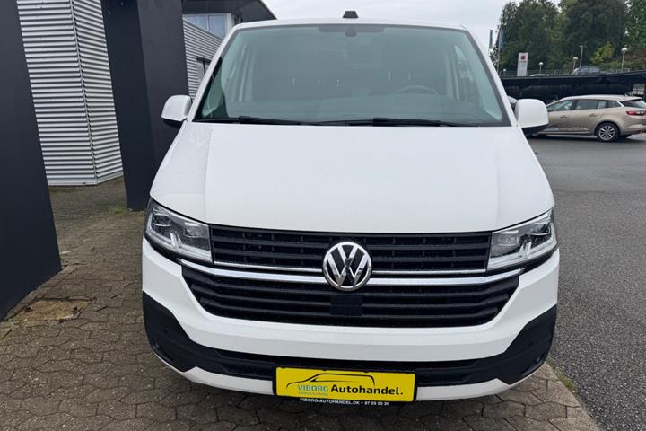 Hvid VW Transporter fra 2021