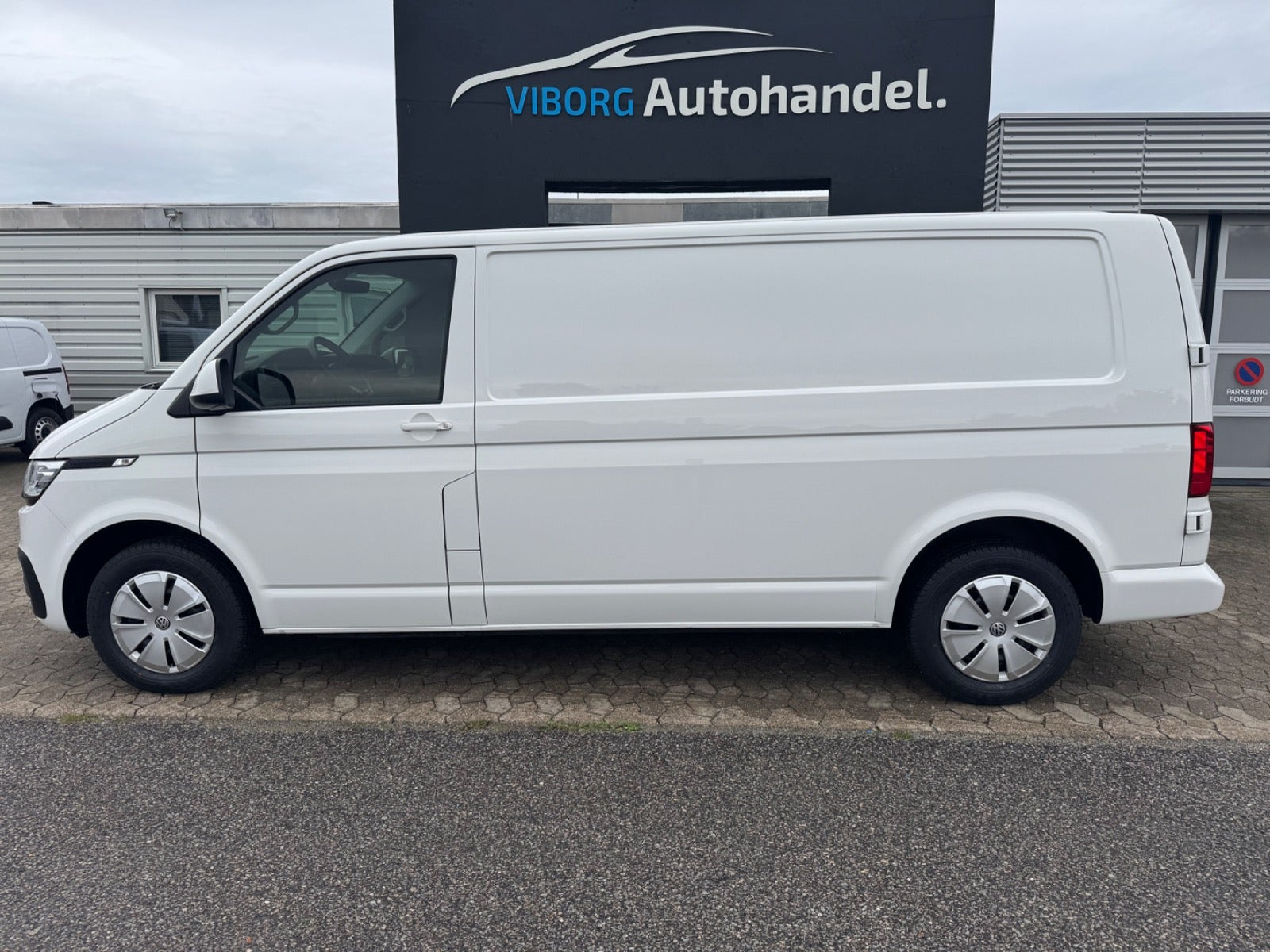 Hvid VW Transporter fra 2021