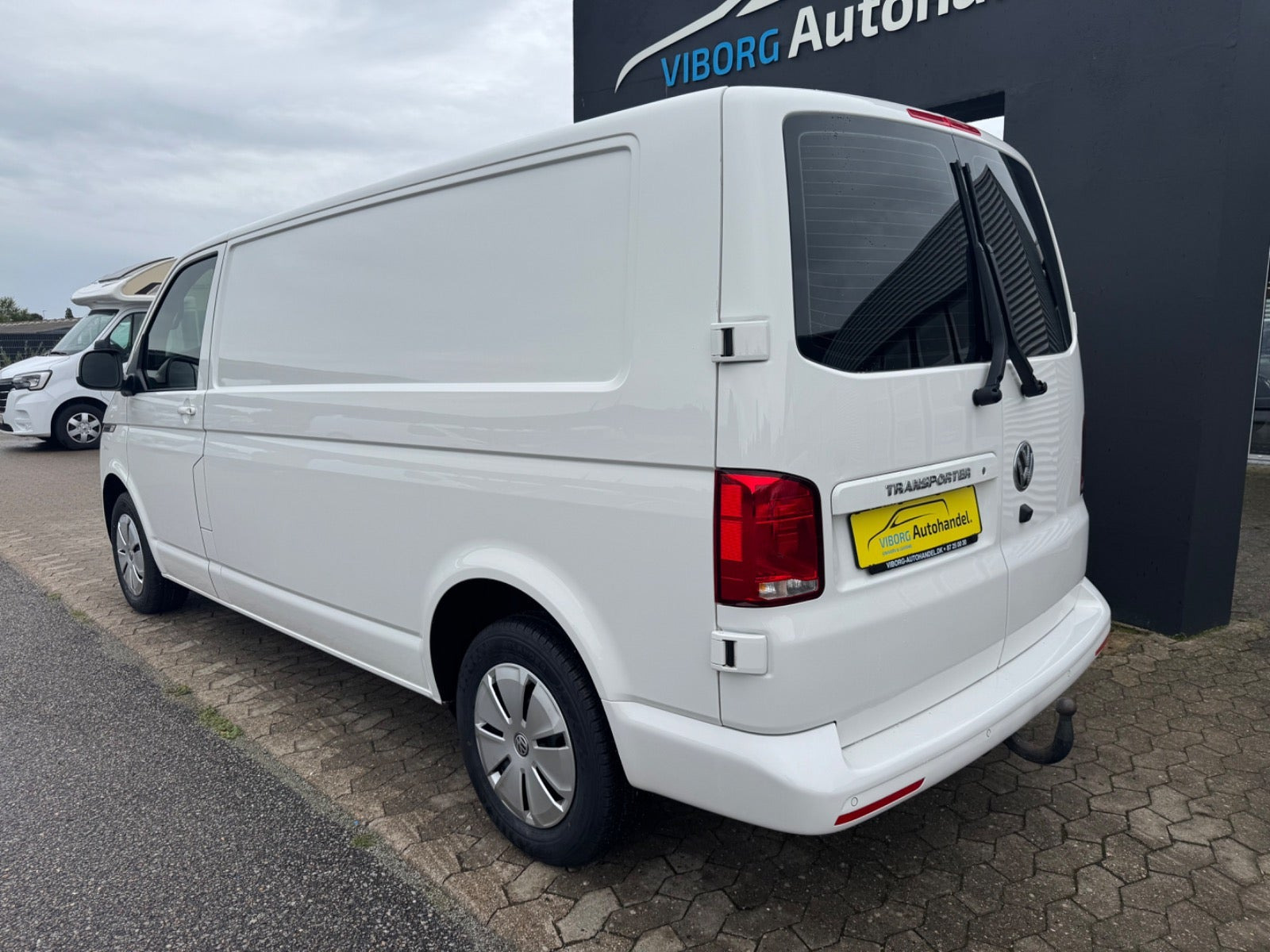 Hvid VW Transporter fra 2021