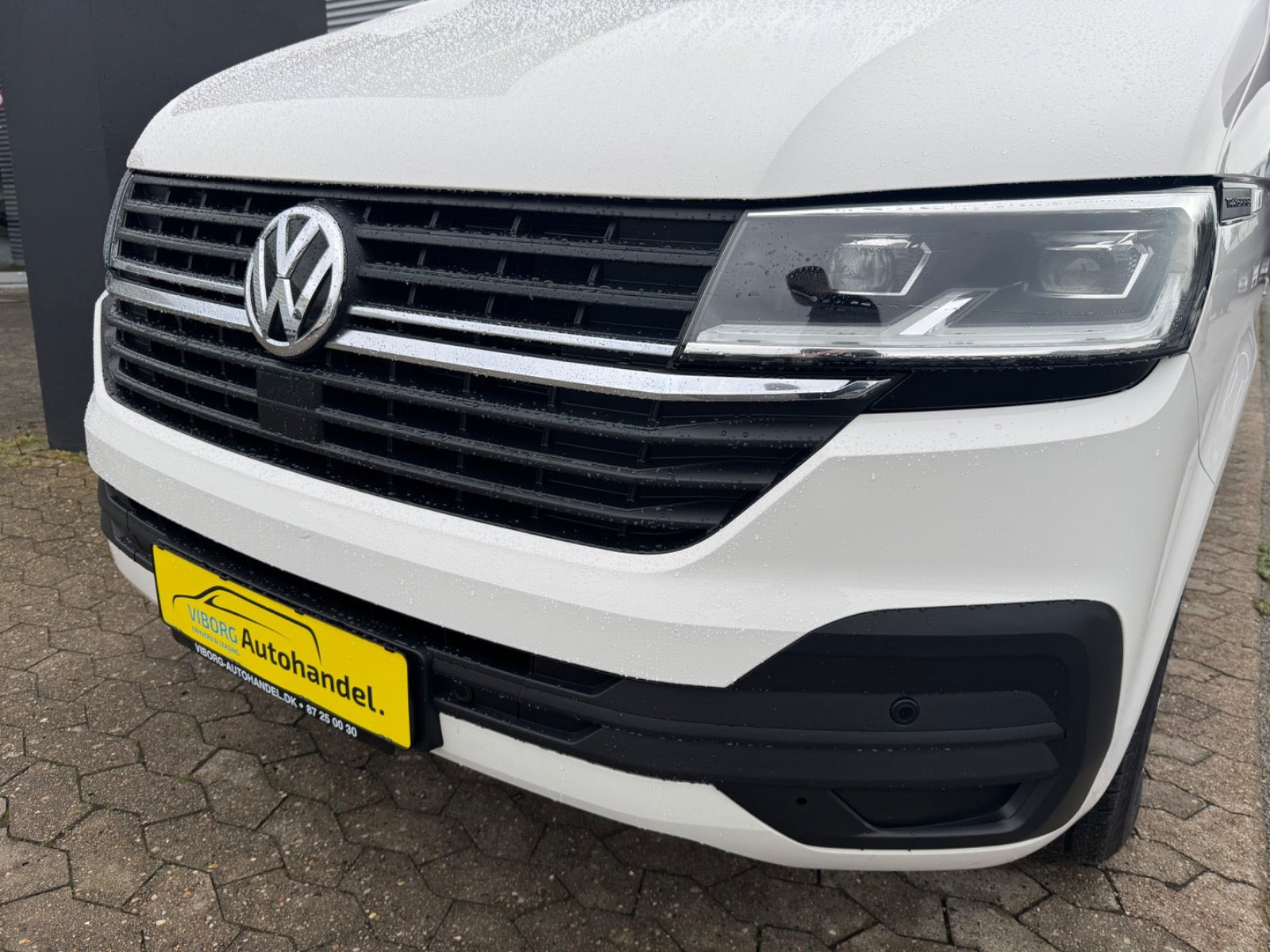 Hvid VW Transporter fra 2021
