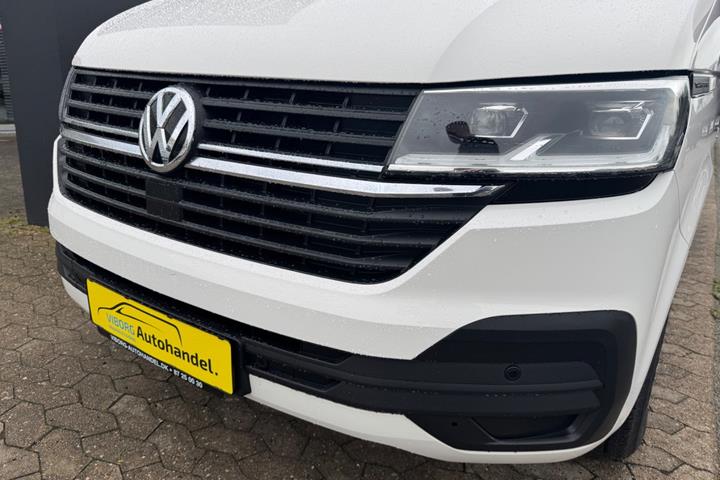 Hvid VW Transporter fra 2021