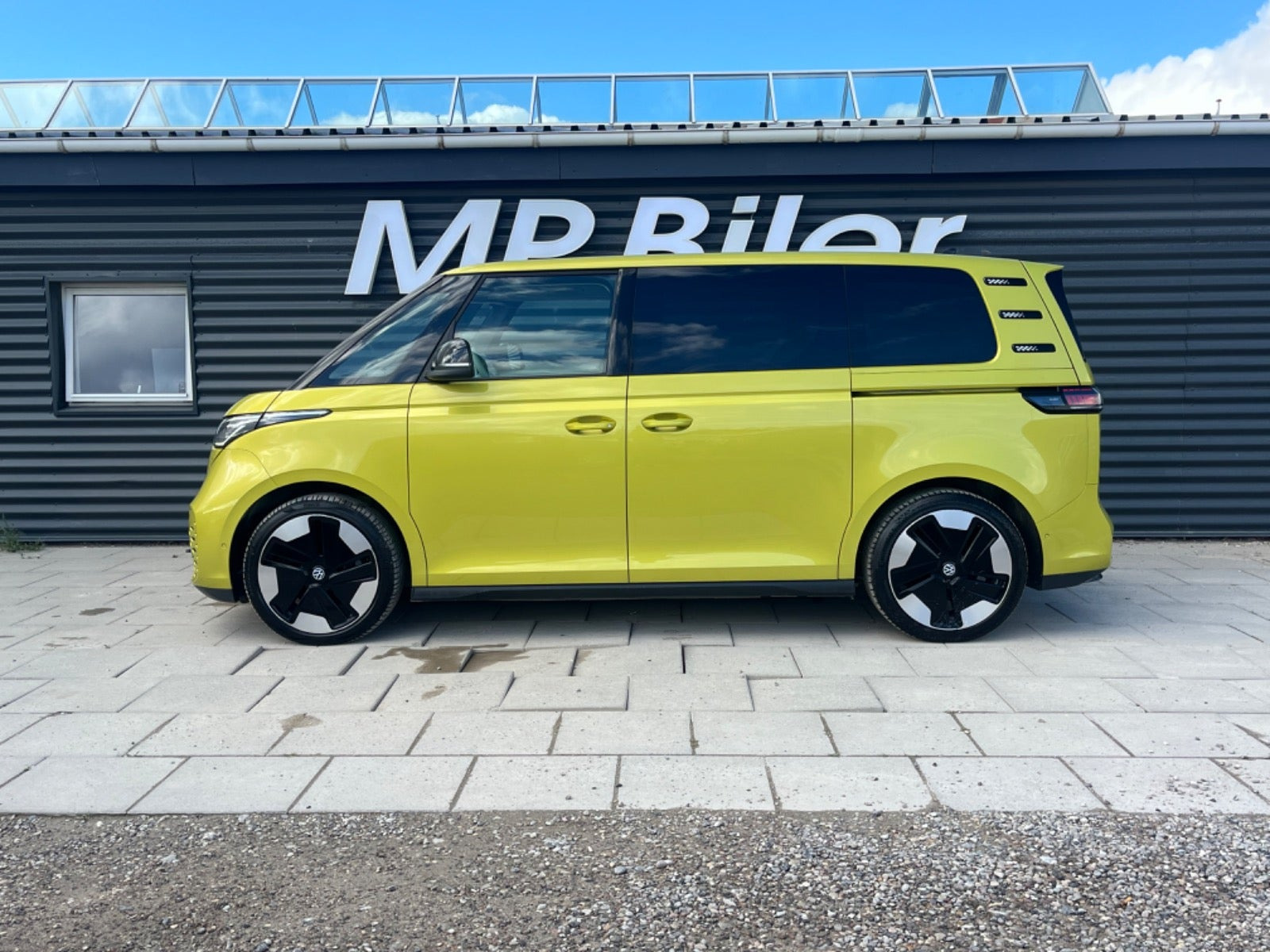 Gul VW ID.Buzz fra 2024