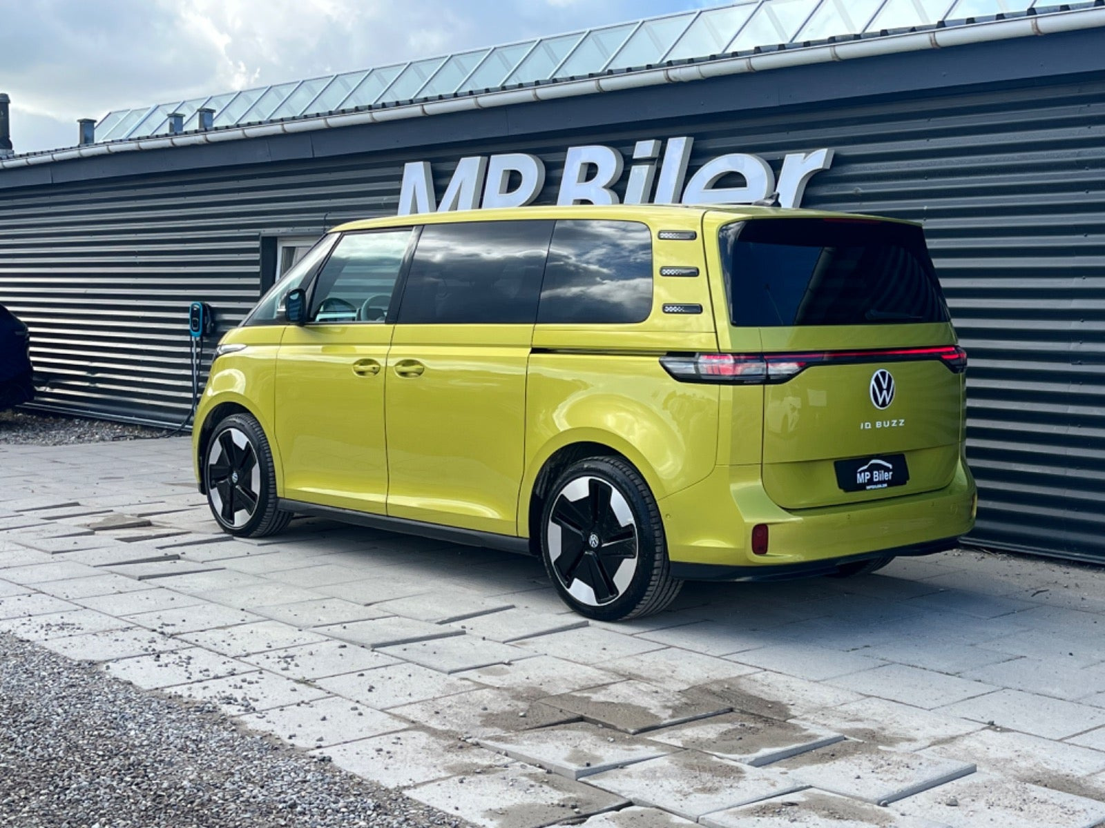 Gul VW ID.Buzz fra 2024