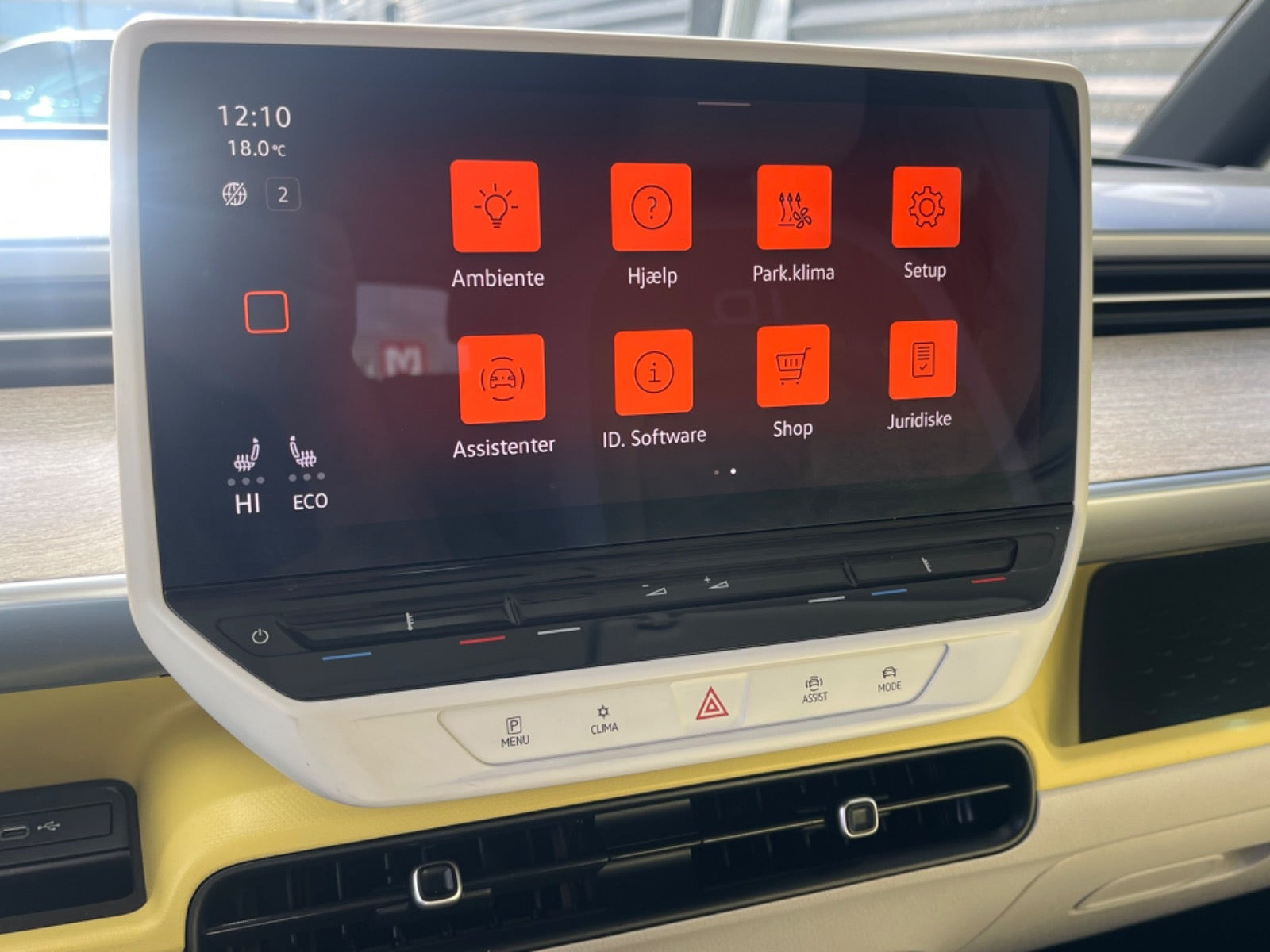 Gul VW ID.Buzz fra 2024