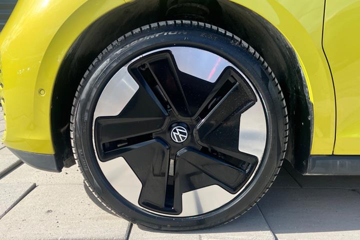 Gul VW ID.Buzz fra 2024