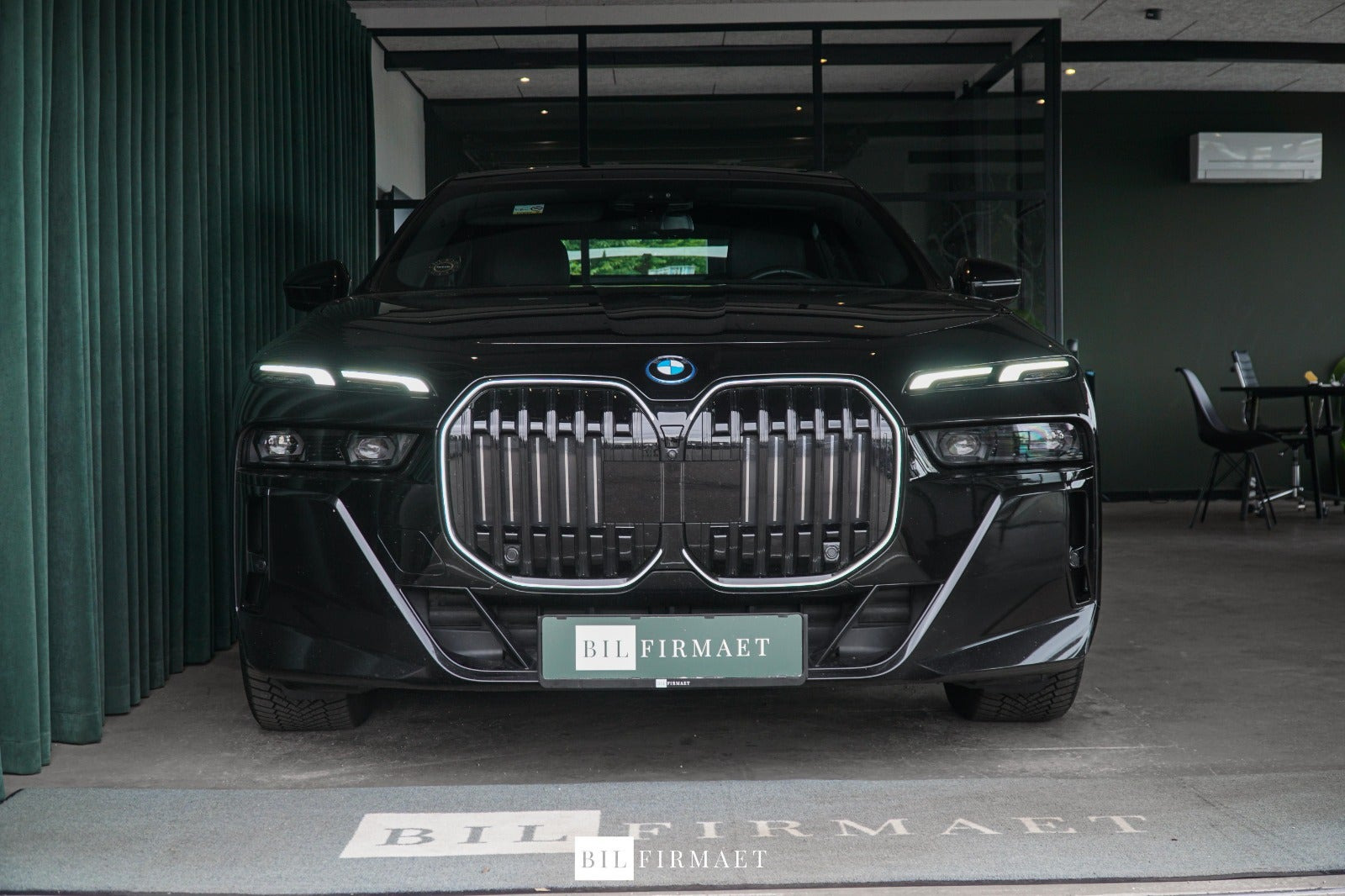 Sort BMW i7 fra 2024