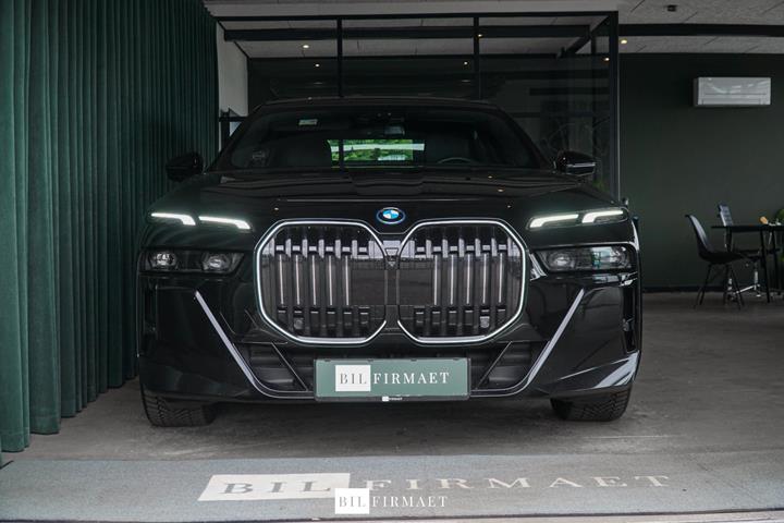Sort BMW i7 fra 2024