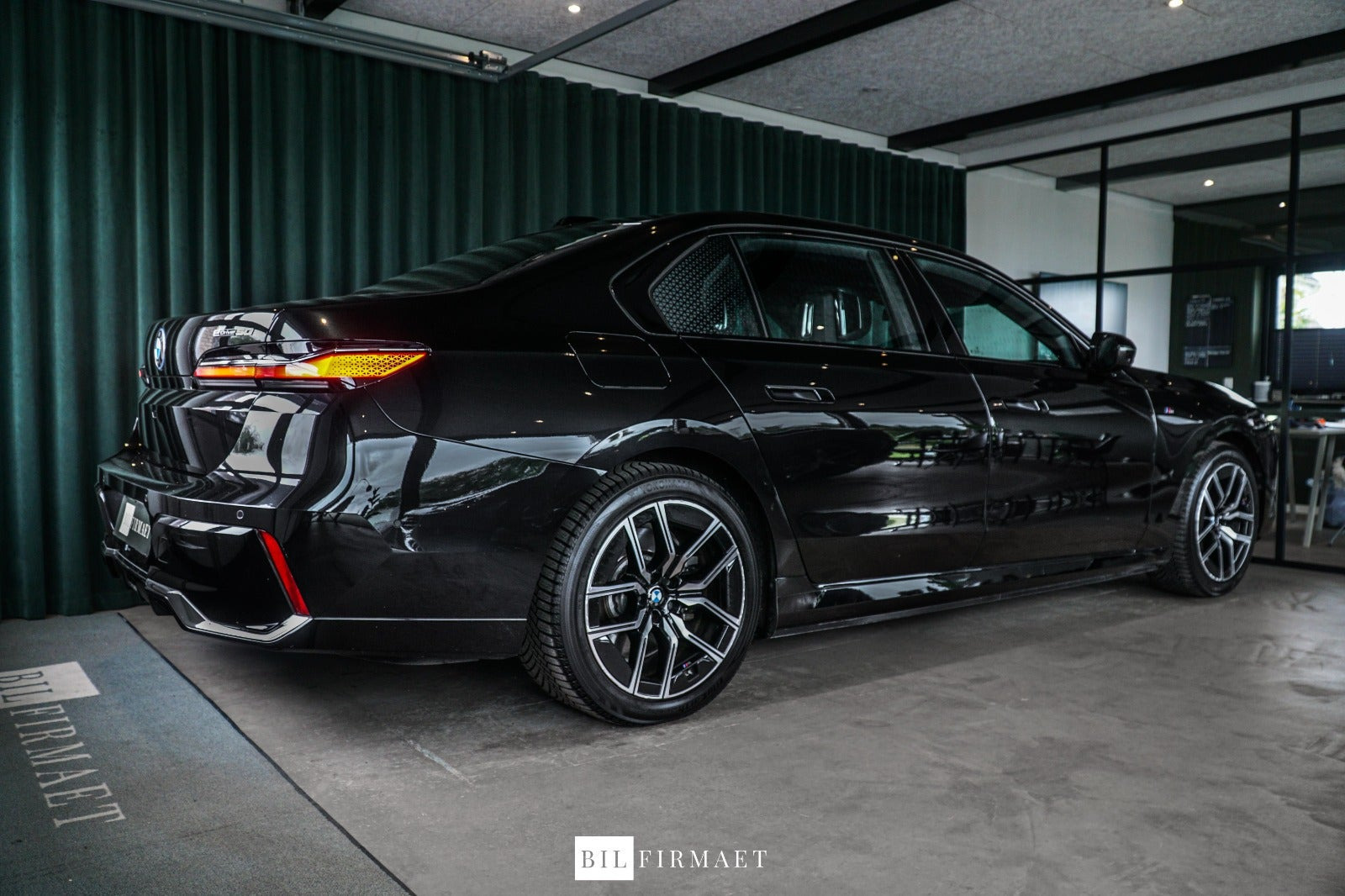 Sort BMW i7 fra 2024