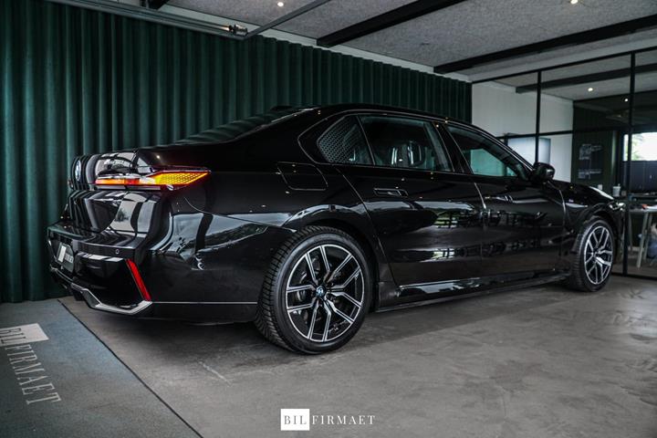 Sort BMW i7 fra 2024