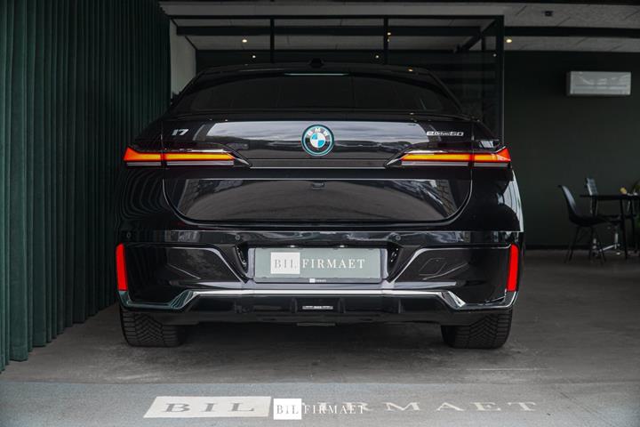 Sort BMW i7 fra 2024
