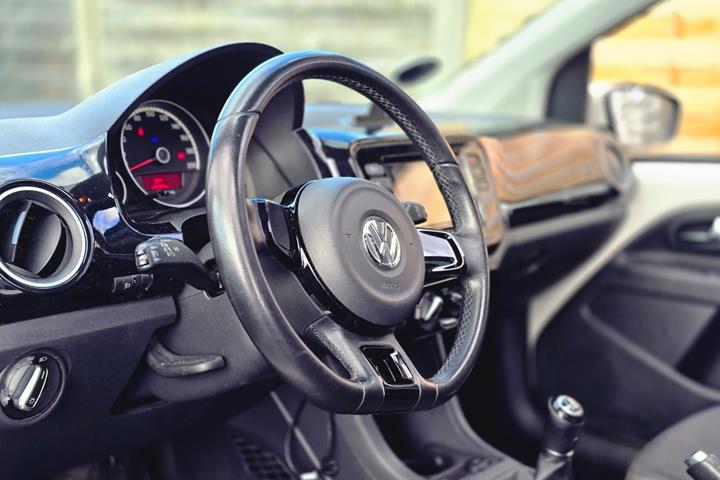 Hvid VW UP! fra 2013