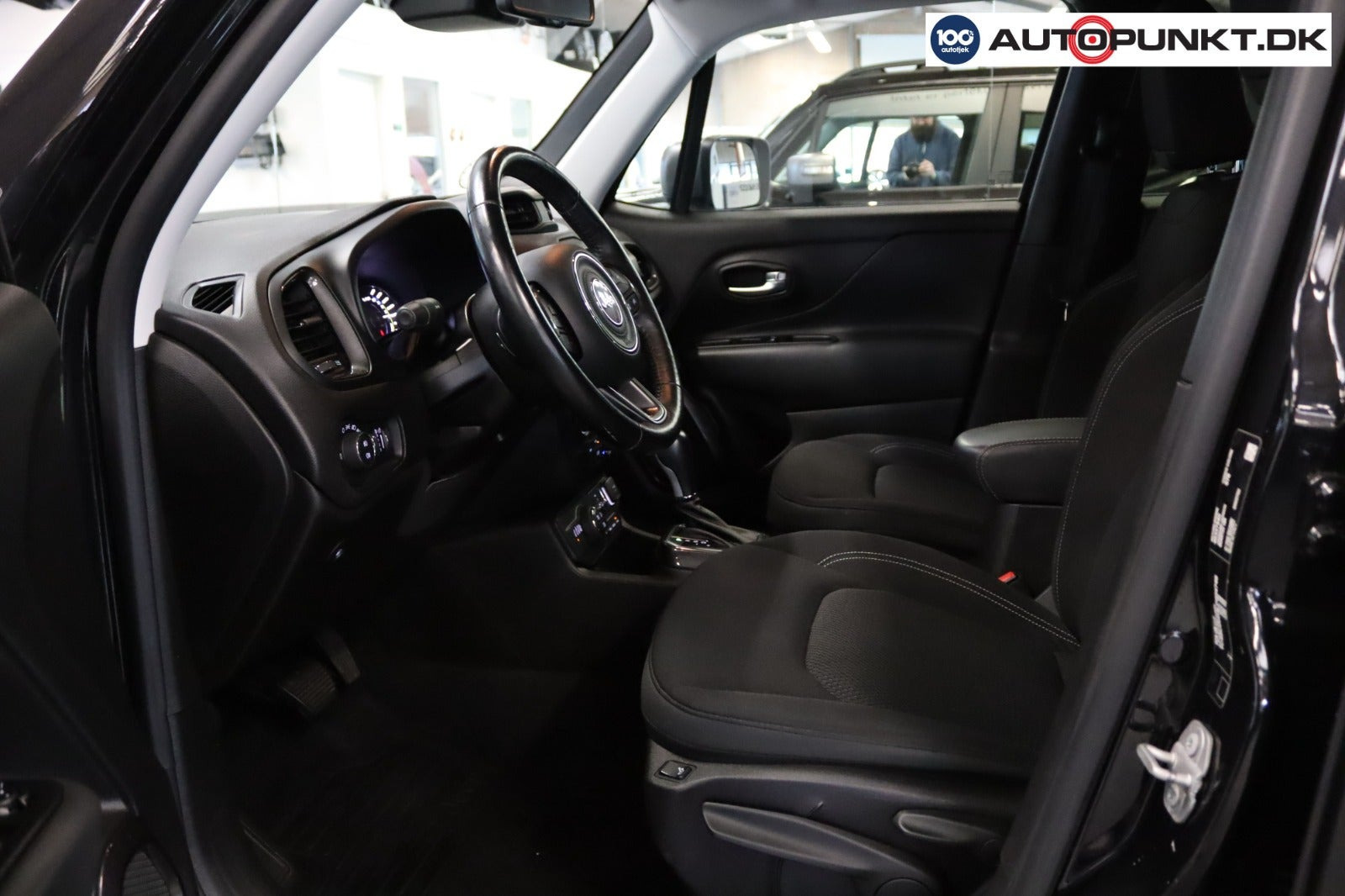 Sort Jeep Renegade fra 2020