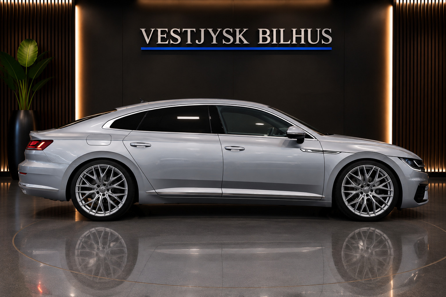 Sølv VW Arteon fra 2018
