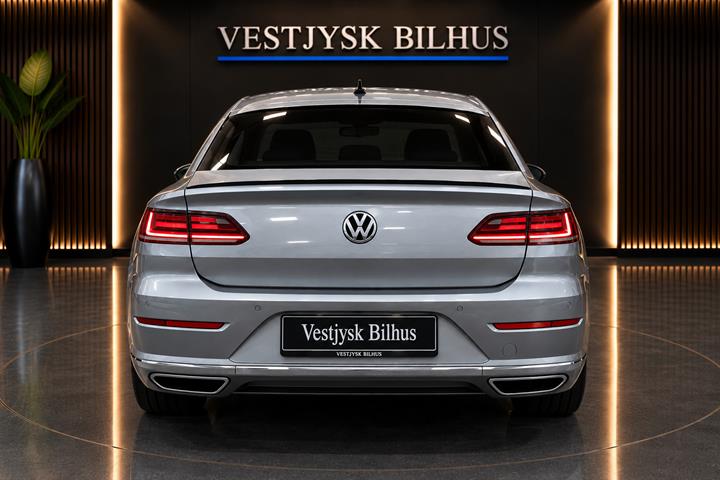 Sølv VW Arteon fra 2018