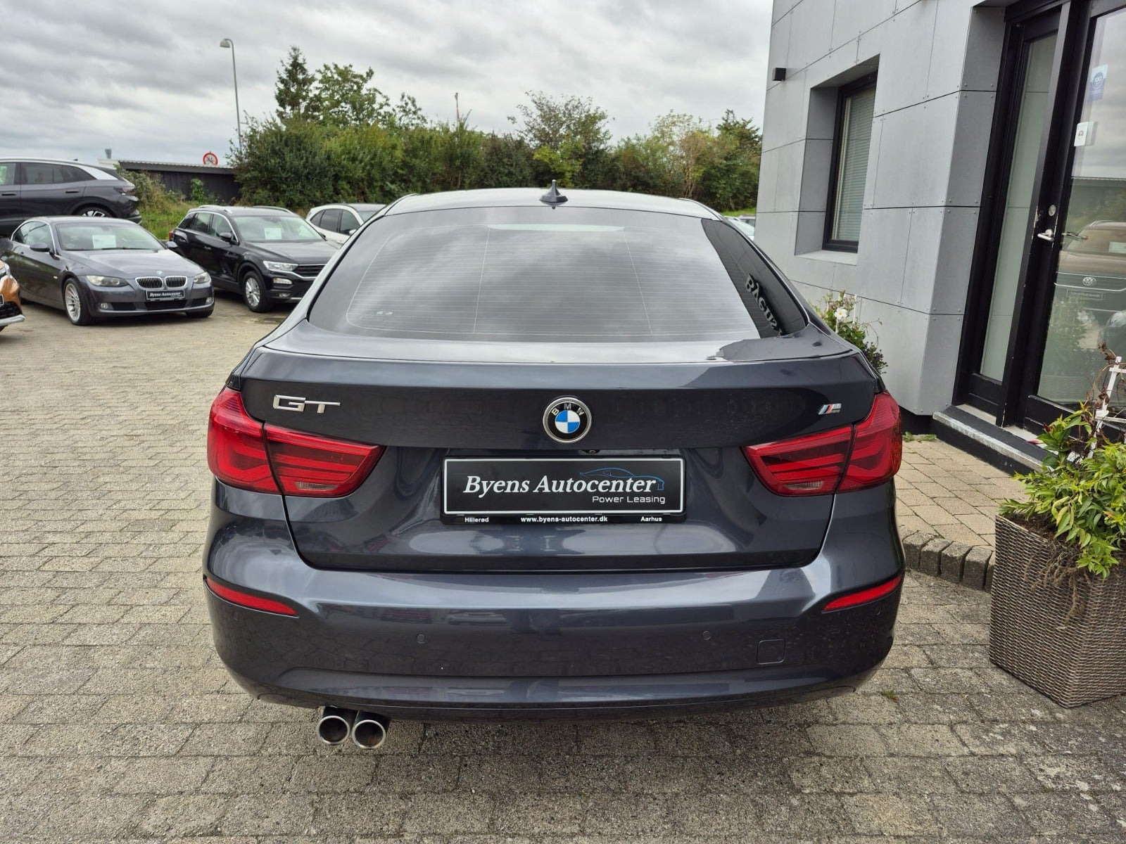 Grå BMW 320d fra 2018