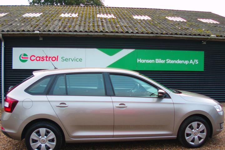 Beige Skoda Rapid fra 2017
