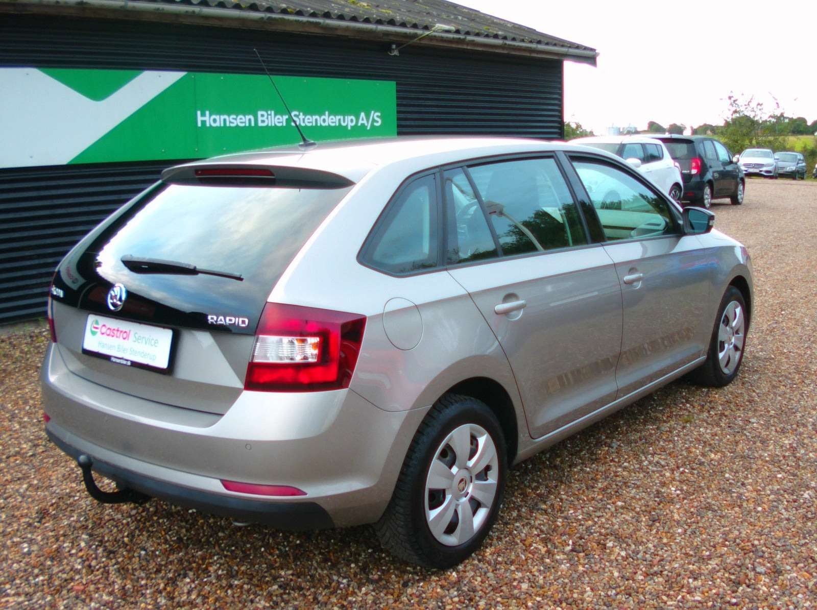 Beige Skoda Rapid fra 2017