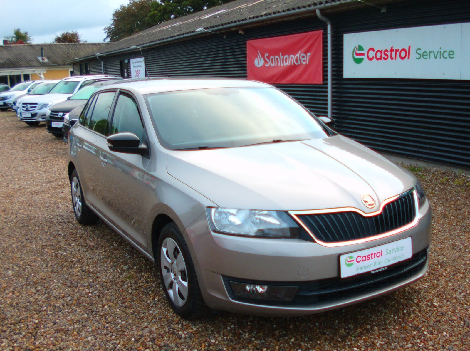 Beige Skoda Rapid fra 2017