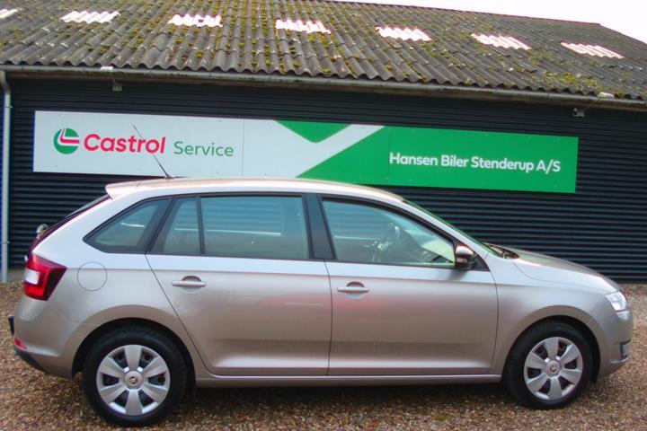 Beige Skoda Rapid fra 2017