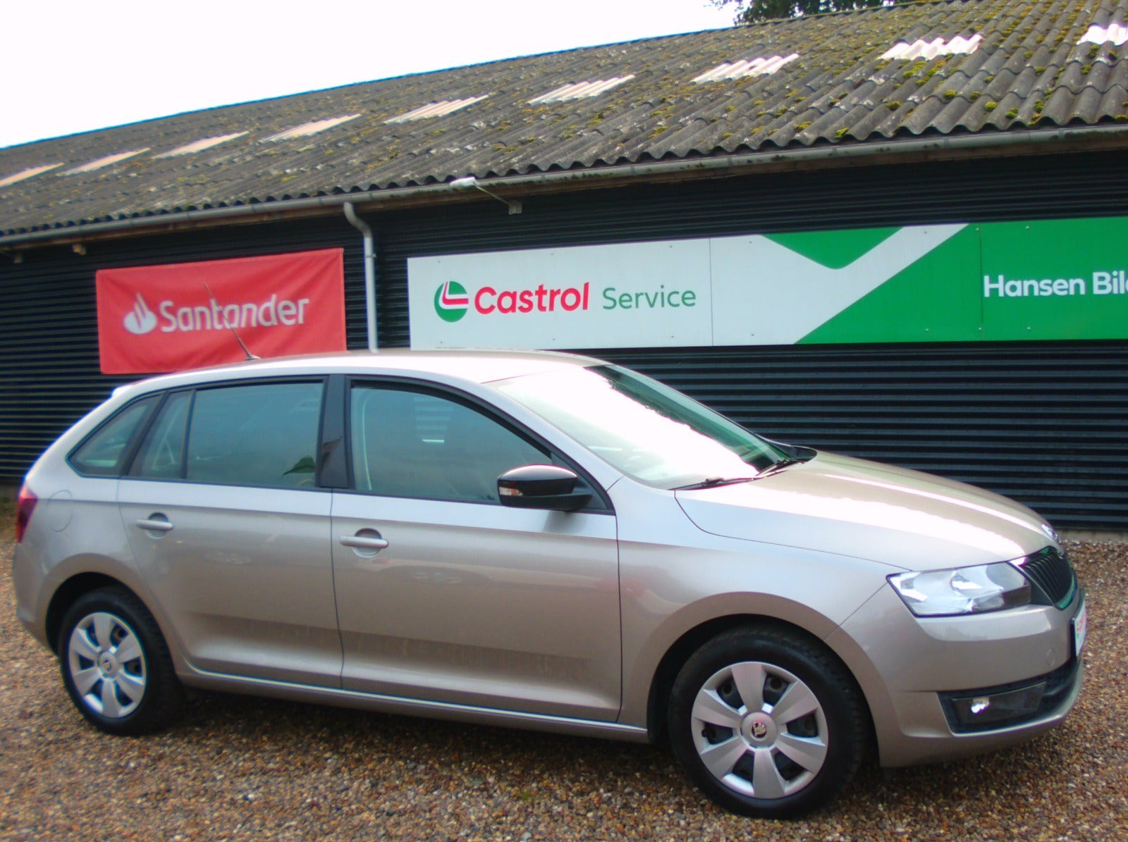 Beige Skoda Rapid fra 2017