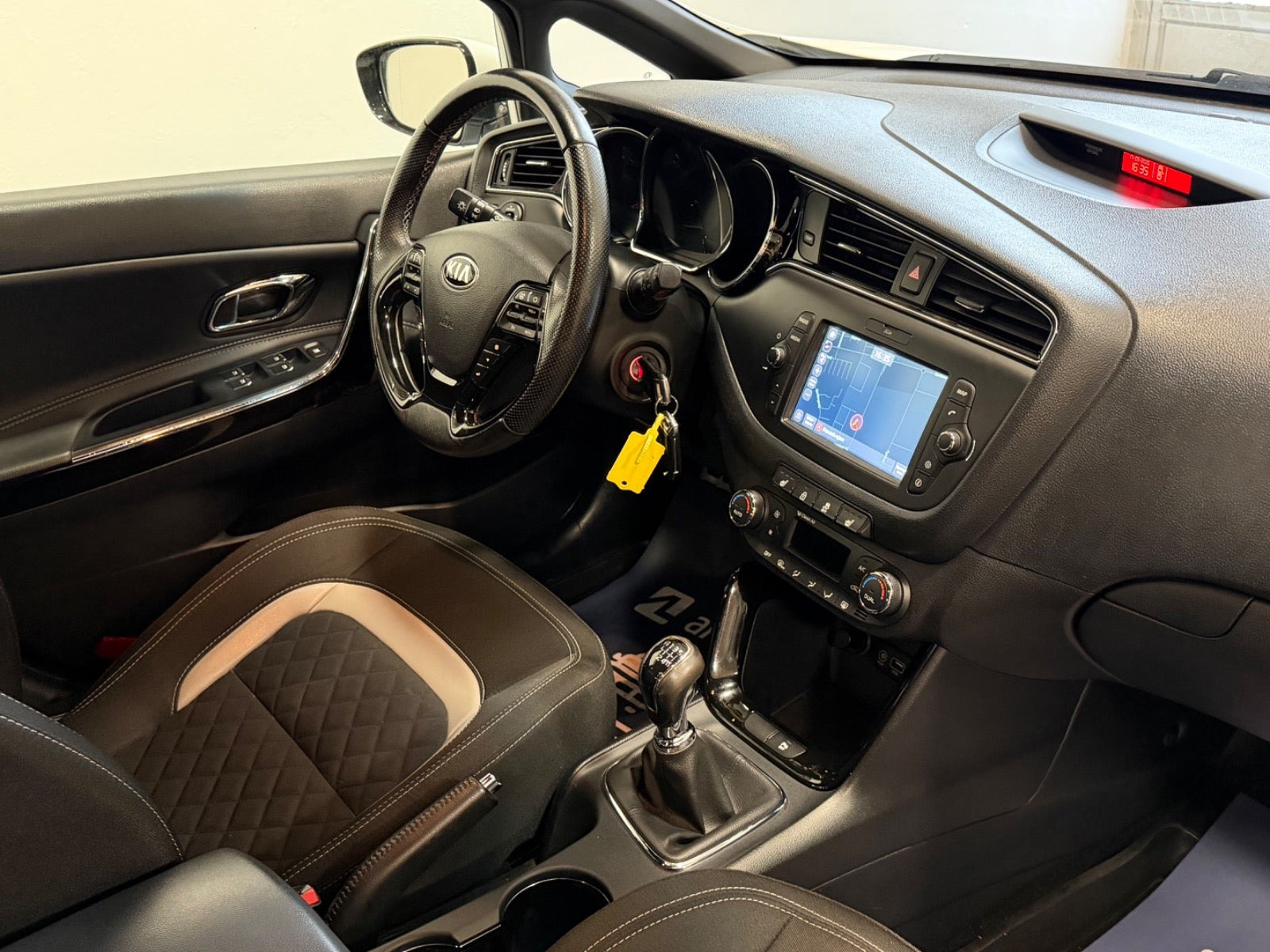 Hvid Kia Ceed fra 2017