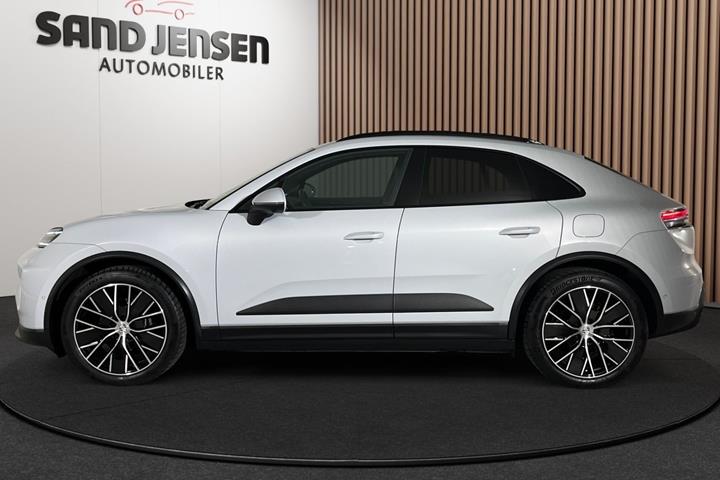 Grå Porsche Macan 4 fra 2025