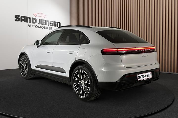 Grå Porsche Macan 4 fra 2025