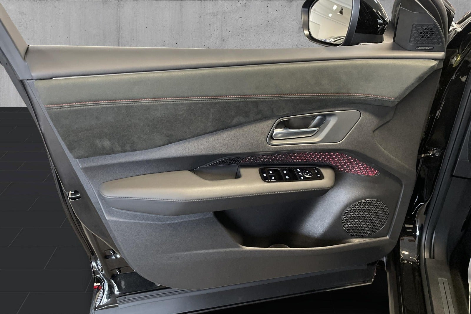 Sort Nissan Ariya fra 2026