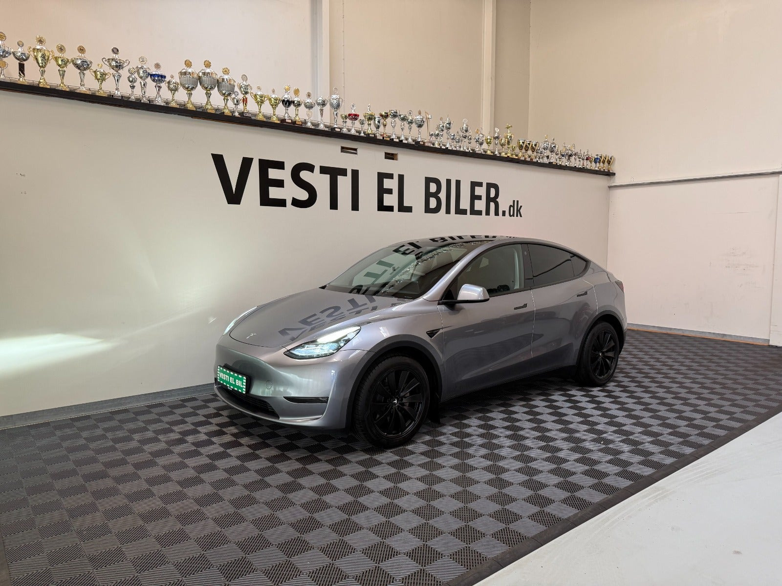 Tesla Model Y Long Range AWD