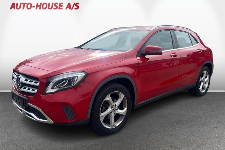 Rød Mercedes GLA220 d fra 2018