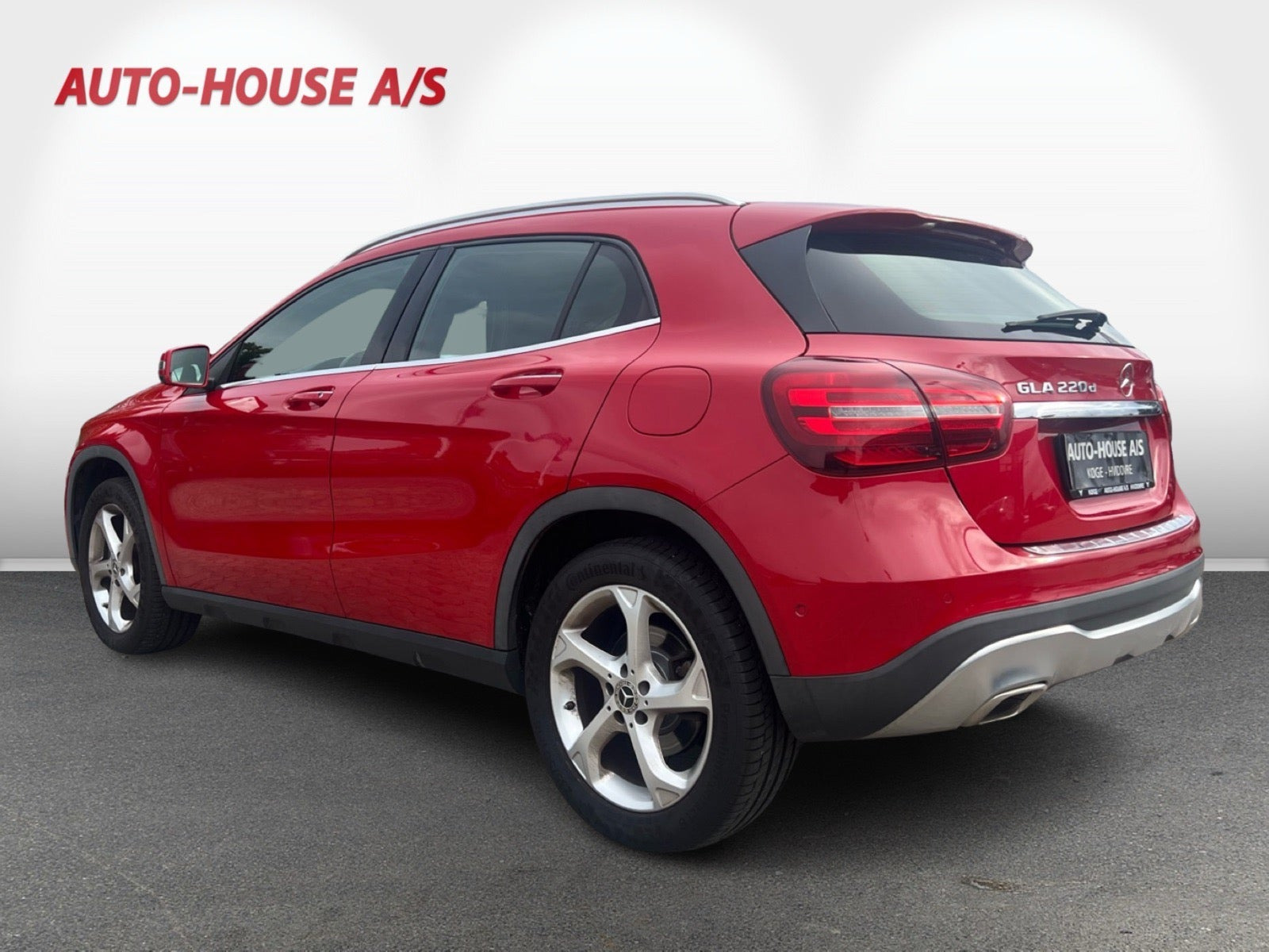 Rød Mercedes GLA220 d fra 2018