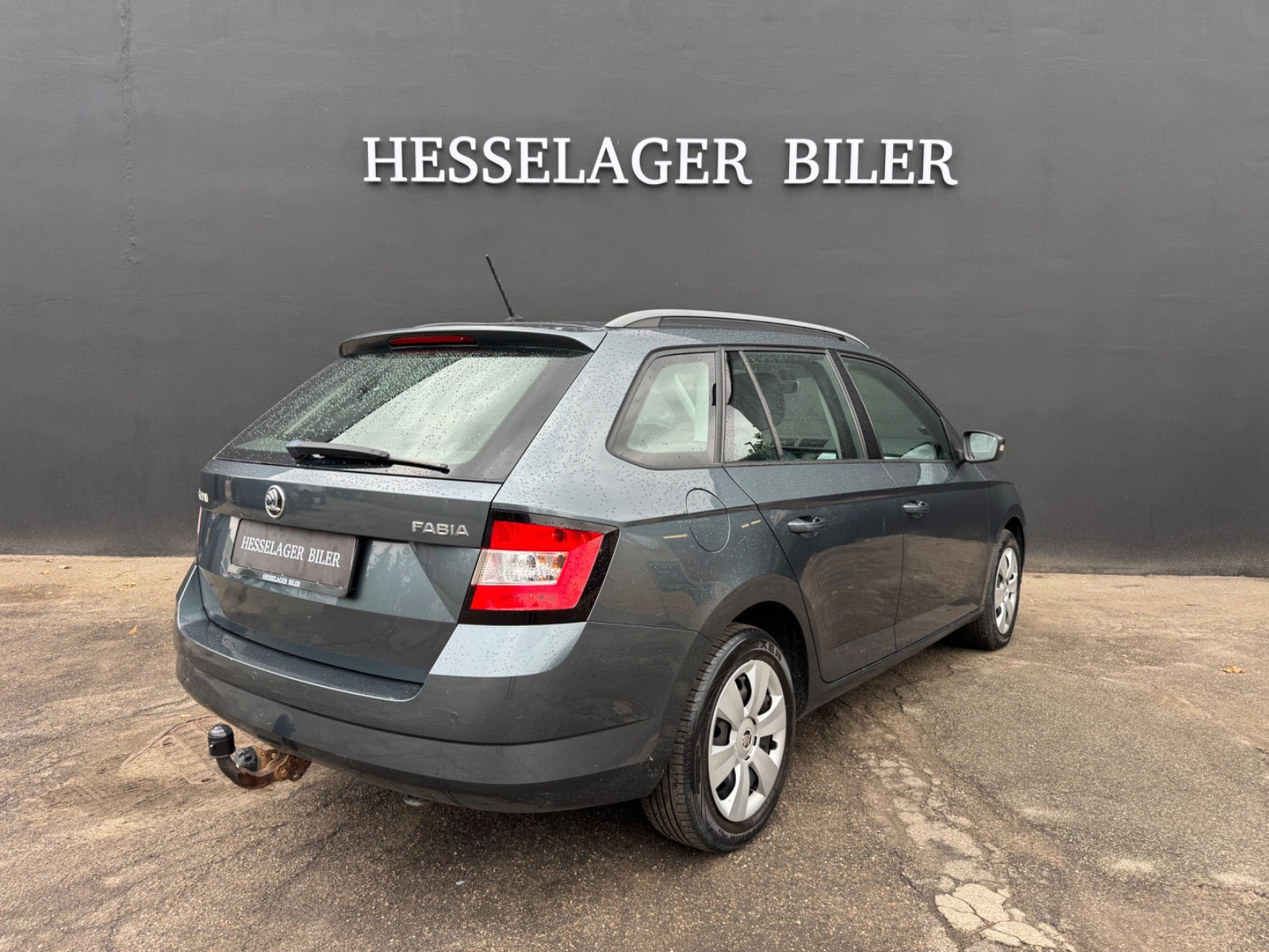 Grå Skoda Fabia fra 2016