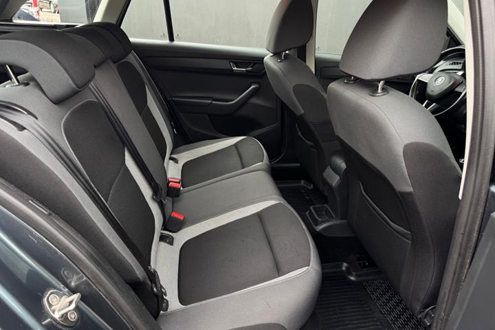 Grå Skoda Fabia fra 2016