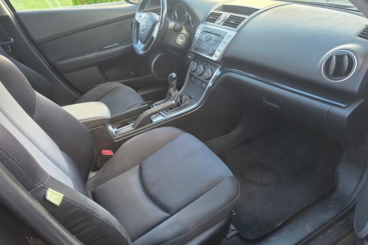 Brun Mazda 6 fra 2008