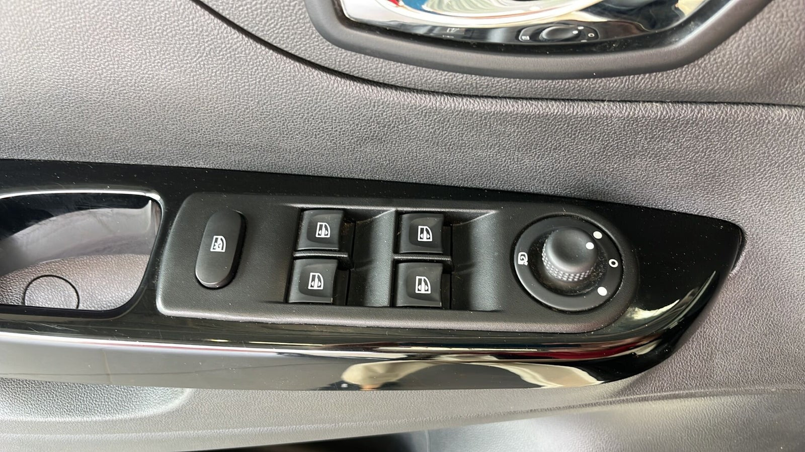 Beige Renault Captur fra 2016