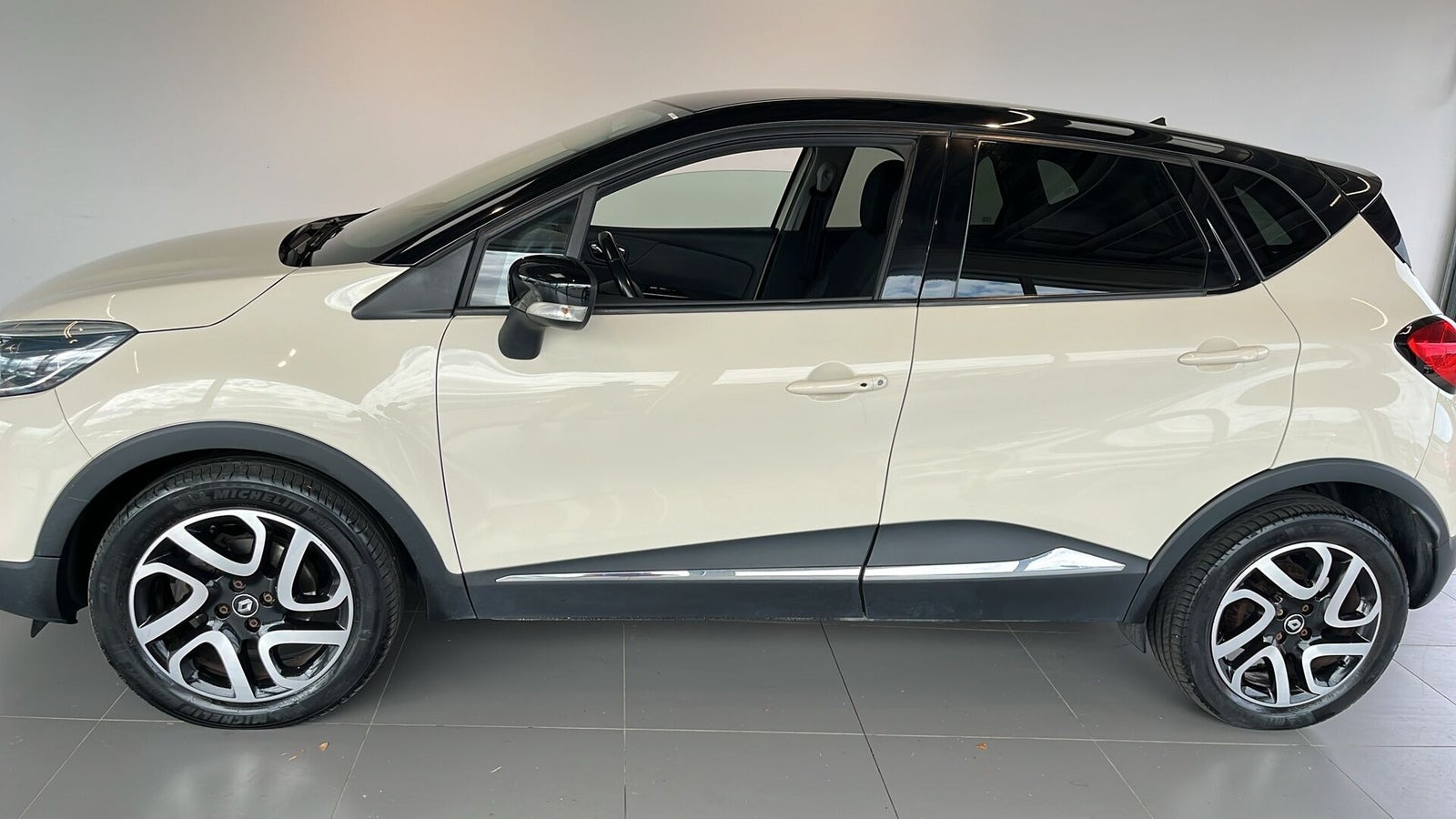 Beige Renault Captur fra 2016