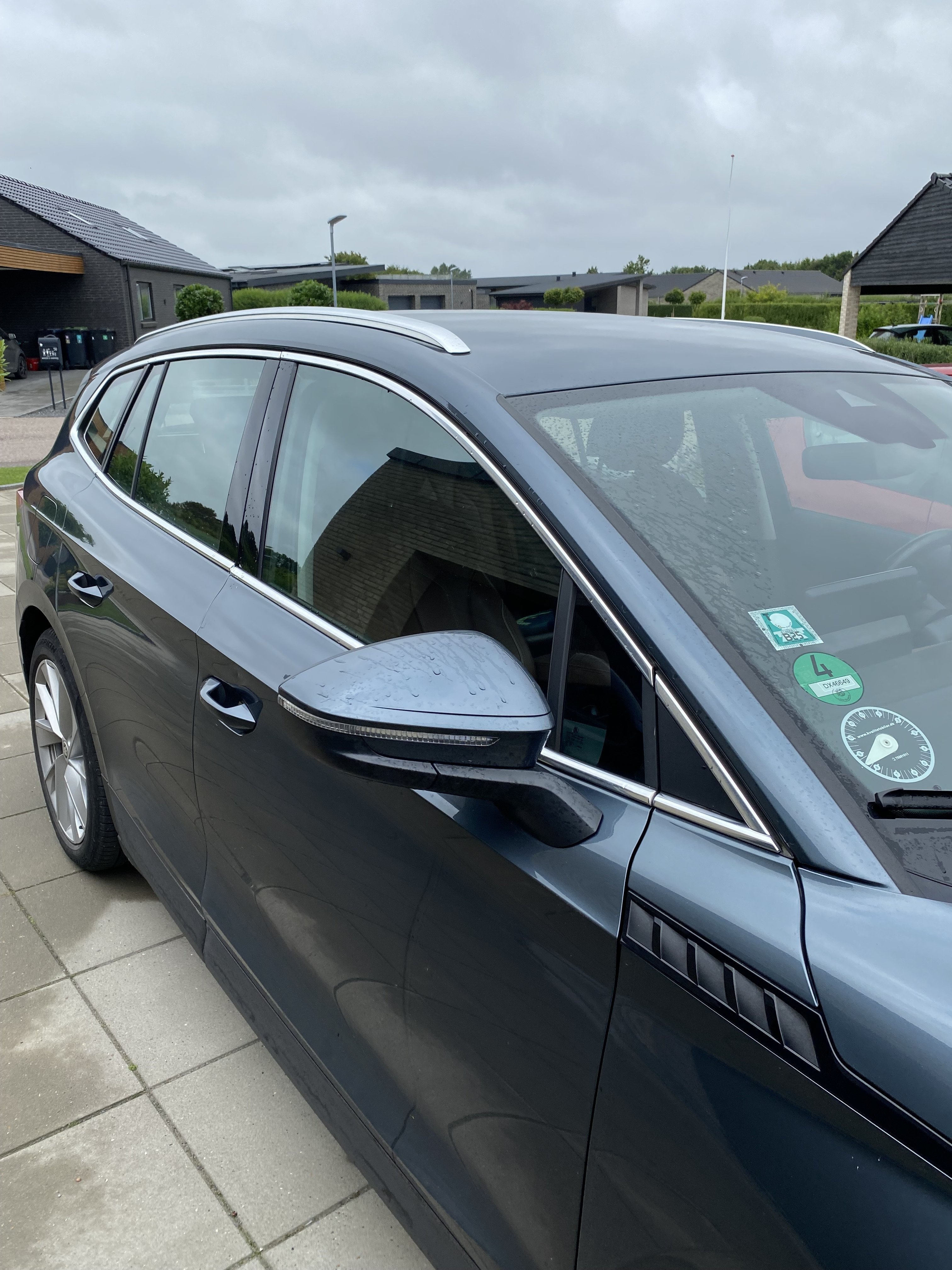 Blå Skoda Enyaq fra 2021