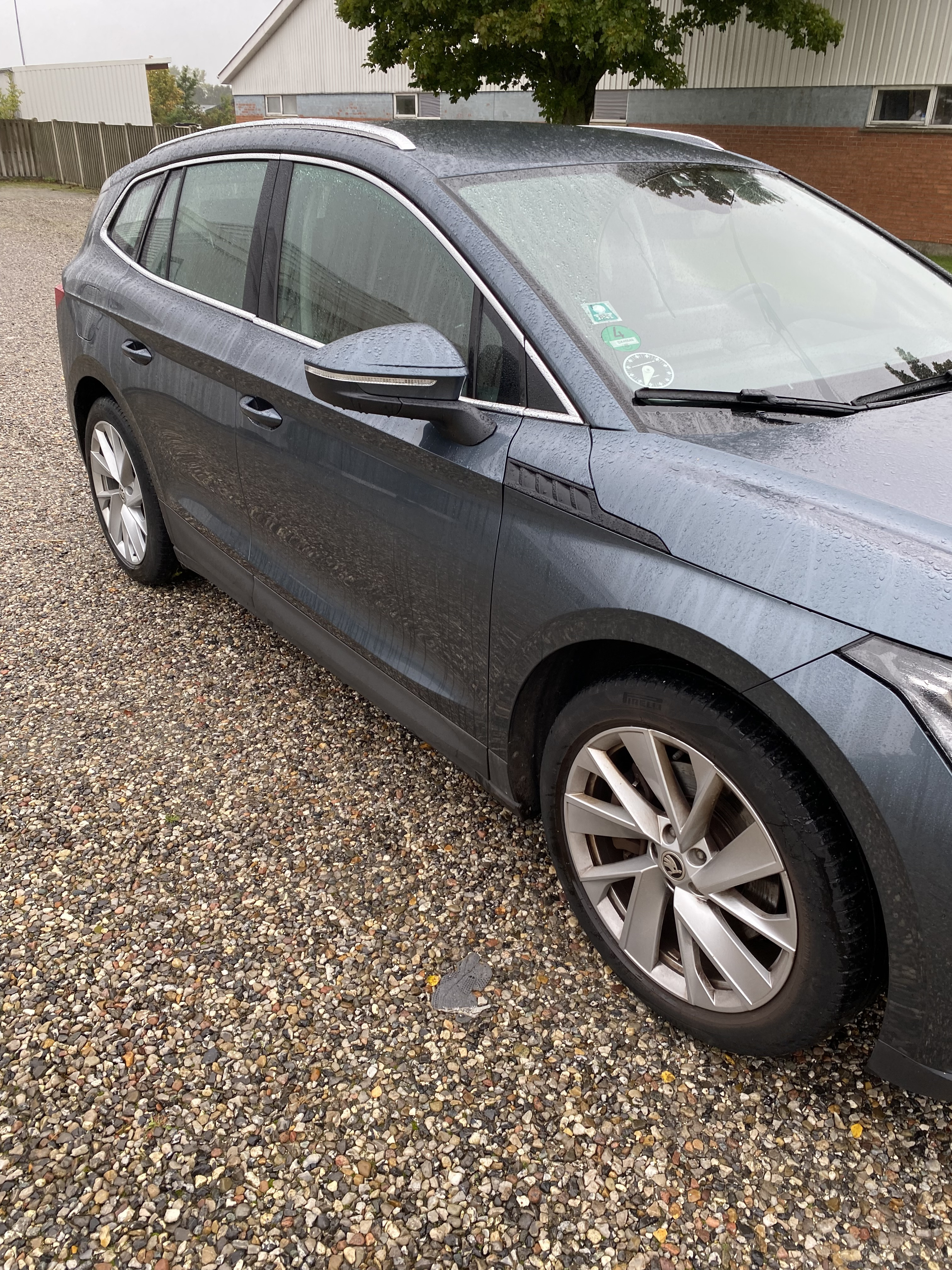 Blå Skoda Enyaq fra 2021