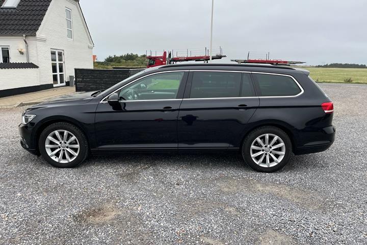 Sort VW Passat fra 2019