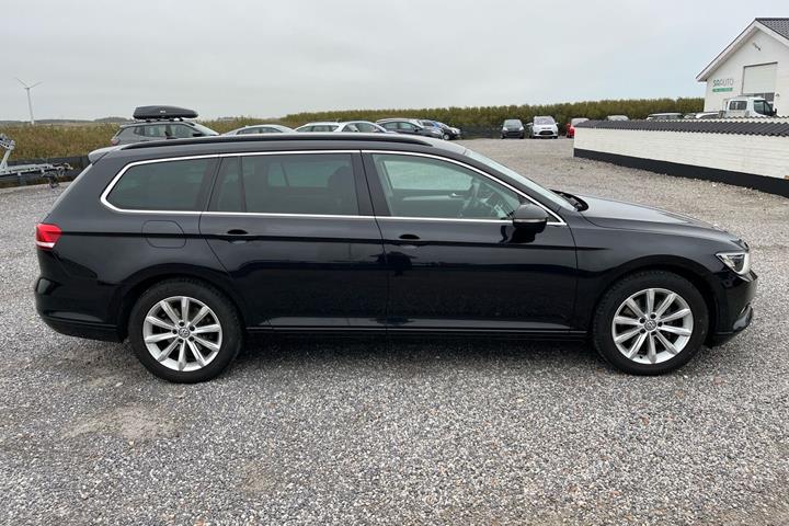 Sort VW Passat fra 2019