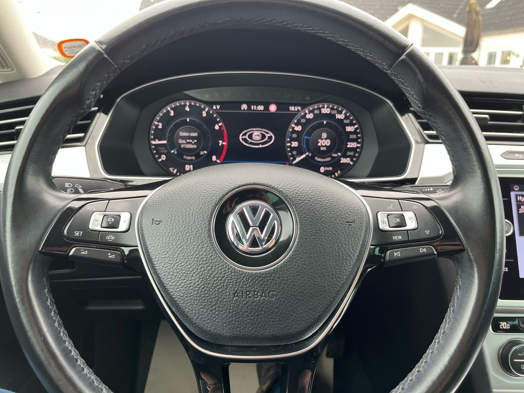 Sort VW Passat fra 2019