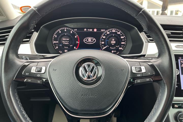 Sort VW Passat fra 2019