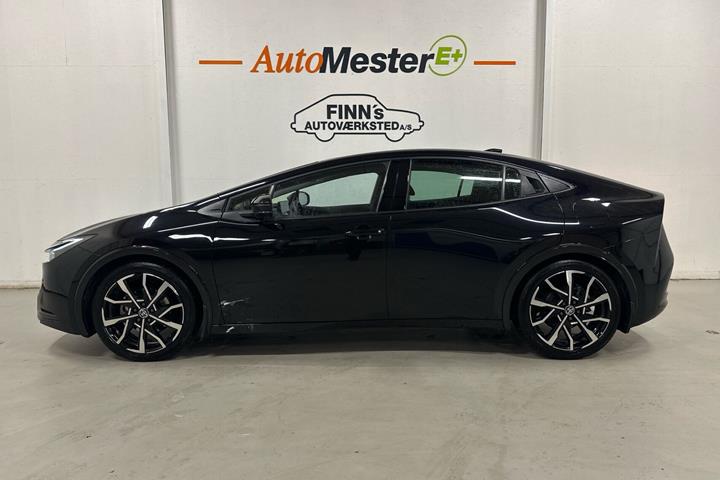 Sort Toyota Prius Plug-in fra 2024