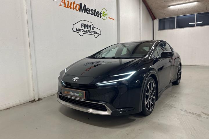 Sort Toyota Prius Plug-in fra 2024