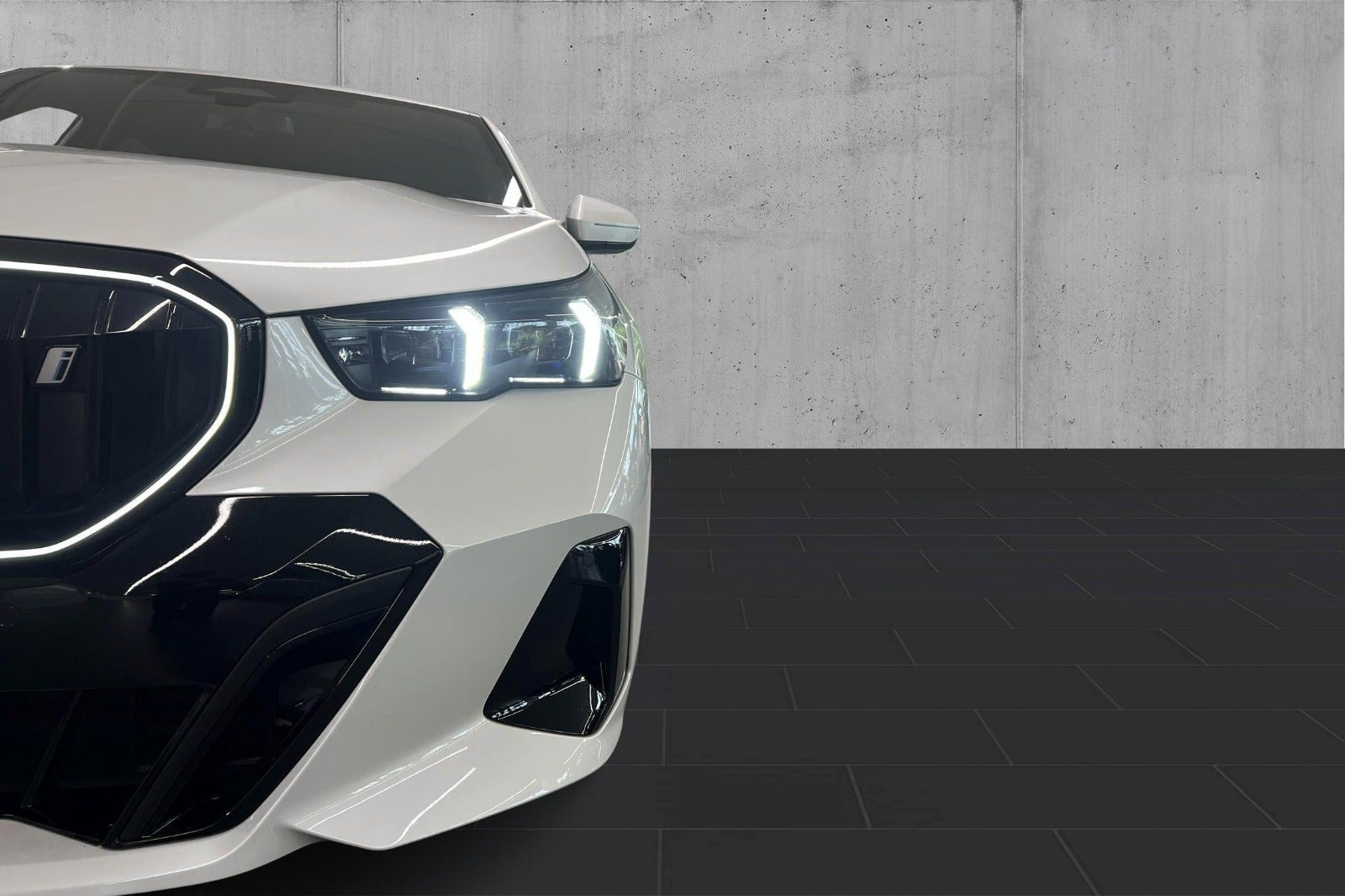 Hvid BMW i5 fra 2025