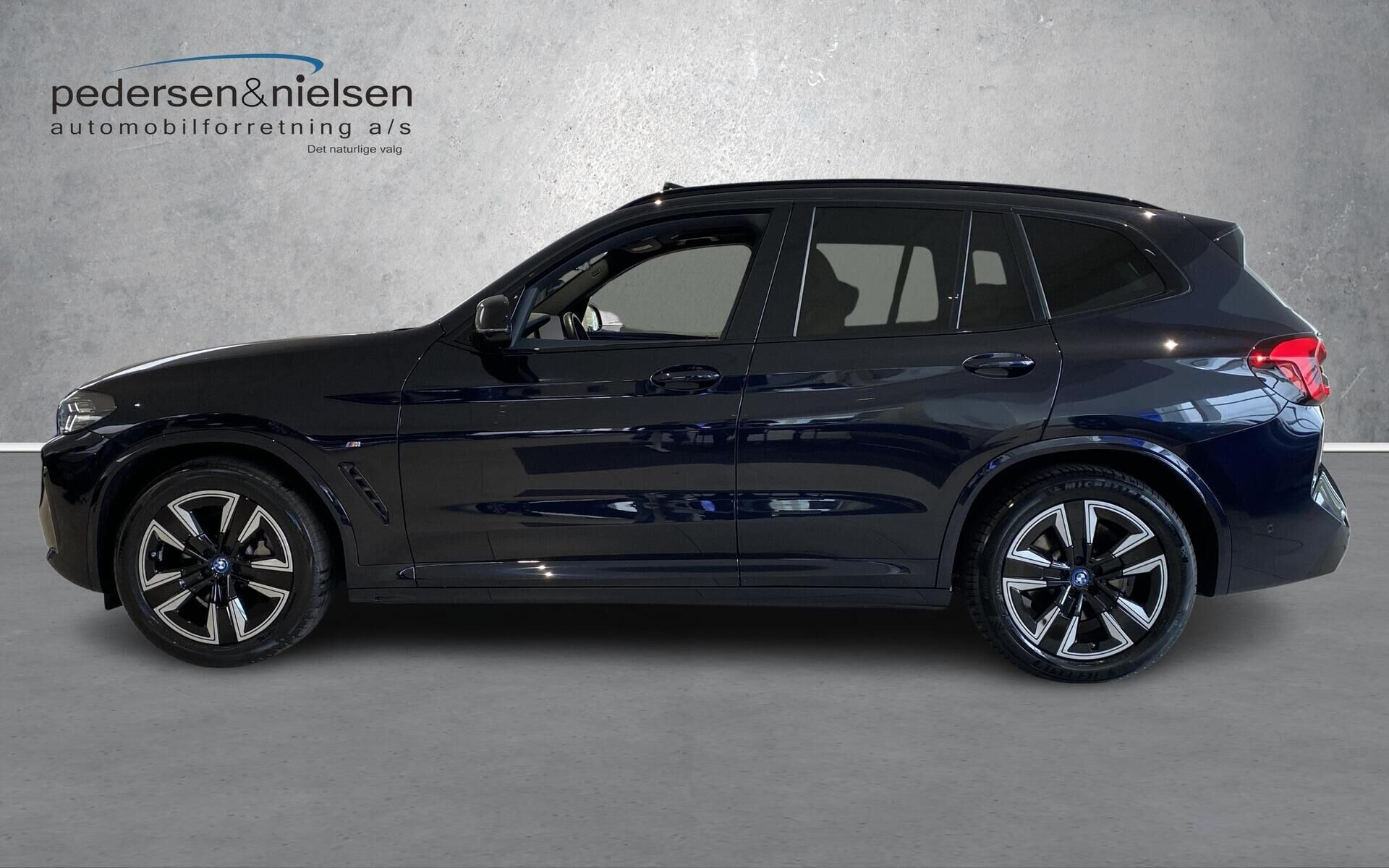 Sort BMW iX3 fra 2025