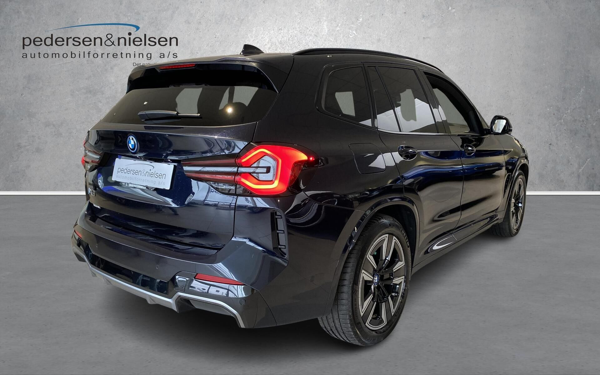 Sort BMW iX3 fra 2025