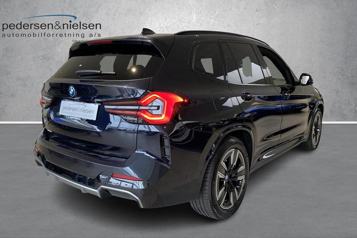 Sort BMW iX3 fra 2025