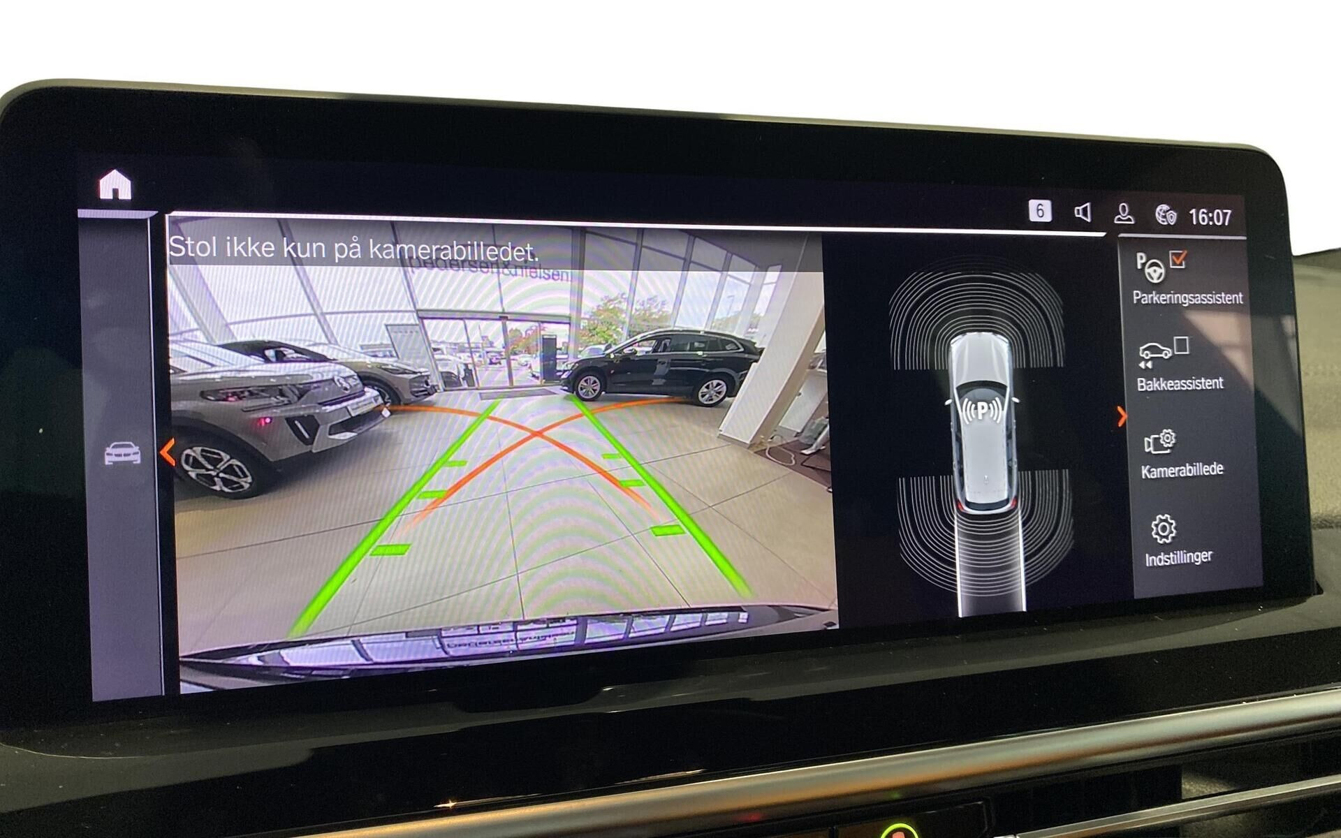 Sort BMW iX3 fra 2025