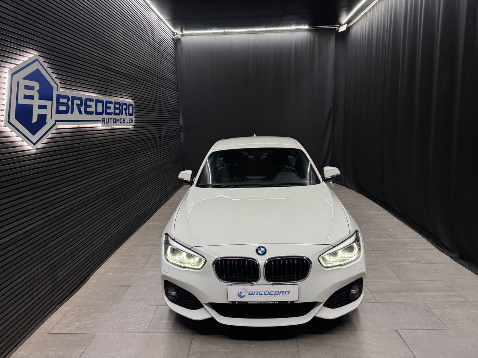 Hvid BMW 118d fra 2018